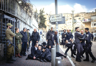 הפגנת חרדים מול לשכת הגיוס בירושלים (צילום: חיים גולדברג, פלאש 90)