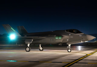  שלושה מטוסי “אדיר” (F-35i) נחתו בבסיס נבטים (צילום: דובר צה"ל)