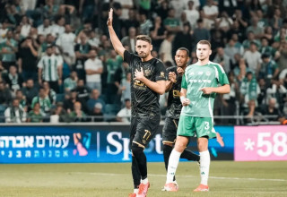 עומר אצילי שחקן בית"ר ירושלים אחרי שער לרשת מכבי חיפה (צילום: שירה קז)