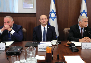 לפיד בנט וליברמן בתקופת ממשלת השינוי 2022 (צילום:  ארכיון רויטרס)