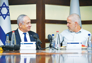 רונן בר ובנימין נתניהו אפריל 2024 (צילום: קובי גדעון לע"מ)