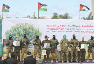 אליה כהן, עומר שם טוב ועומר ונקרט בשחרור מהשבי (צילום: רויטרס)