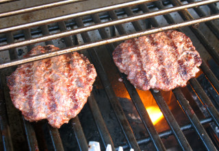 המבורגר (צילום: אינג'אימג')