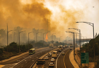 שריפה בסמוך לבית שמש (צילום:  חיים גולדברג פלאש 90)