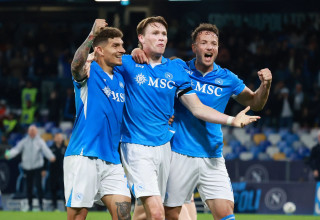 אמיר רמאני (מימין), סקוט מקטומיניי, ג'ובאני די לורנצו שחקני נאפולי חוגגים (צילום: GettyImages, Francesco Pecoraro)