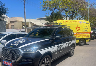 משטרה ואמבולנס בחדרה  (צילום: דוברות מד"א)