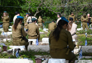 יום הזיכרון בקריית שאול (צילום: אבשלום ששוני)
