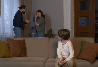 הורים גרושים תחת אותה קורת גג. אילוסטרציה (צילום: FREEPIK)