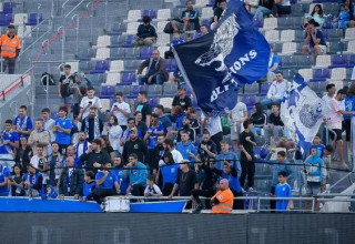 אוהדי עירוני קרית שמונה באצטדיון בלומפילד (צילום: אריאל שלום)