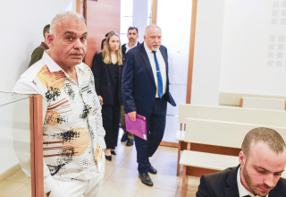 אביגדור ליברמן ויוסי כמיסה בבית המשפט (צילום:  אבשלום ששוני)