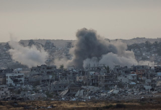 תקיפה בעזה (צילום: רויטרס)