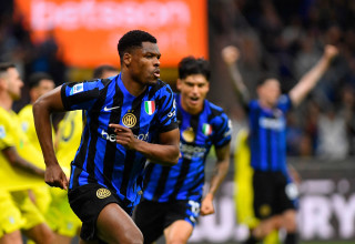 דנזל דומפריס שחקן אינטר חוגג שער (צילום: רויטרס)