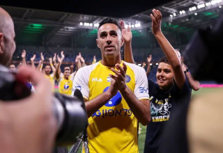 ערן זהבי אחרי המשחק (צילום: מאור אלקסלסי)