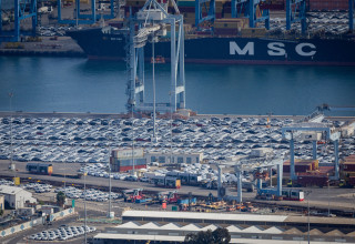 רכבים בנמל חיפה (צילום: יונתן זינדל, פלאש 90)