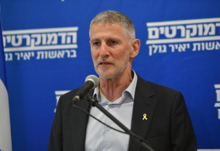 יאיר גולן בהצהרתו לתקשורת לאחר הסערה על דבריו (צילום:  אבשלום ששוני)
