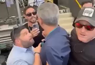 אלמוג כהן בעימות עם אבי דבוש (צילום: מתוך טוויטר)