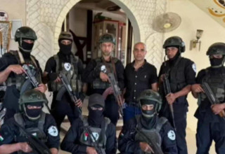 יאסר אבו שבאב ומיליציית "הכוחות העממיים" (צילום: רשתות ערביות)