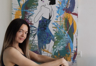 האמנית סיגל חן בתערוכת יחיד "עוצמה שקטה" (צילום:  ללא קרדיט)