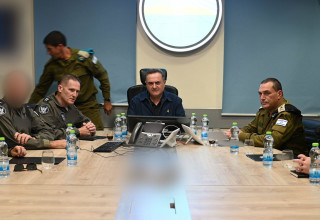 אייל זמיר, ישראל כ"ץ, תומר בר (צילום:  אלעד מלכה, משרד הביטחון)