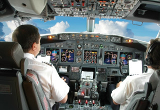 מעורבות של מערכת ה־MCAS שלא הייתה מובנת לטייסים. הקוקפיט (צילום: שאטרסטוק)