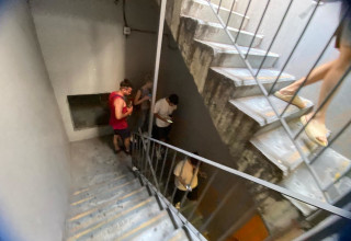 מקלט תת קרקעי בבזל, תל אביב (צילום: אבשלום ששוני)