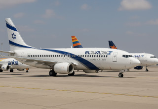 המטוסים הישראליים חונים בלרנקה. מבצע חשאי ומורכב (צילום: מעריב אונליין)