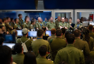 אלוף שלומי בינדר בזירת המטרות (צילום: דובר צה"ל)