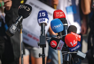 מיקרופונים של כלי תקשורת (צילום: יונתן זינדל, פלאש 90)