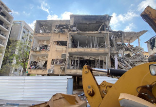 זירת ההרס ברמת גן מנפילת הטיל ברמת גן  (צילום: אבשלום ששוני)
