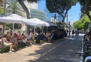 בית קפה בתל אביב (צילום: אבשלום ששוני)