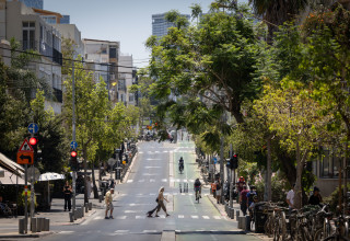 רחובות תל אביב, לאחר התקיפות האיראניות (צילום: חיים גולדברג, פלאש 90)