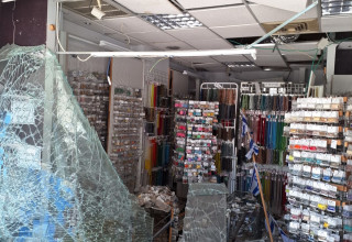 העסק של הלל דבש, נהרס מפגיעת טיל איראני (צילום: ללא קרדיט)