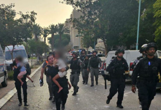 הפגיעה הישירה בבאר שבע (צילום: דוברות המשטרה)