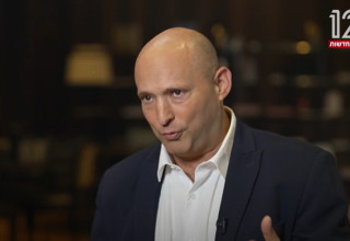 נפתלי בנט בראיון בפגוש את העיתונות (צילום: צילום מסך)