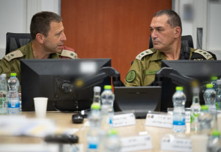 הרמטכ"ל אייל זמיר ואלוף אבי בלוט (צילום: דובר צה"ל)