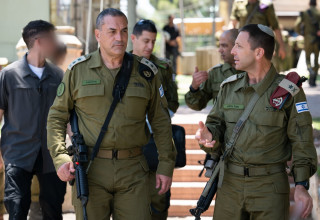 הרמטכ"ל אייל זמיר ואלוף אבי בלוט (צילום: דובר צה"ל)
