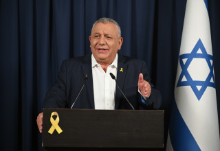 גדי איזנקוט בהצהרתו לאחר הפרישה (צילום: אבשלום ששוני)