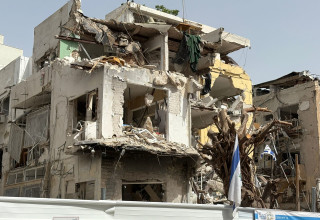 הפגיעה ברחוב פינסקר בתל אביב (צילום: מאיה כהן)