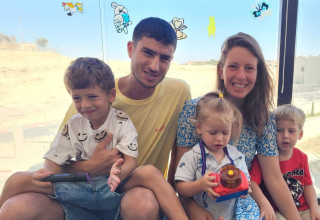 ירדן רימון ובני משפחתו (צילום: טנא תקשורת)