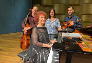 אסתרית בלצן ונורית הירש (צילום: מוישיק לינדן)