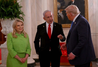 בנימין ושרה נתניהו עם דונלד טראמפ  (צילום:  אבי אוחיון, לע"מ)