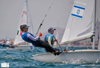רוי לוי עם אריאל גל,  אלופי העולם לנוער בסירות 470 (צילום: אתר רשמי, Luis Conte)