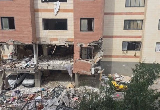 שבעה פצועים בהתפוצצות בבניין מגורים בעיר קום שבאיראן (צילום: רשתות ערביות)