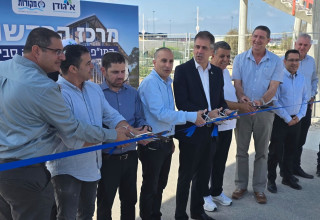 השר אלי כהן ובכירי מקורות ואיגודן בחנוכת מרכז החינוך והחדשנות הלאומי לתחום המים (צילום: תומר שונם הלוי)