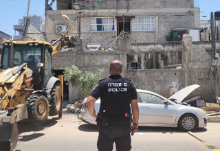 הרס חומת המבנה בג'לג'וליה (צילום: משטרת ישראל)