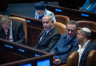 נתניהו ושרי הממשלה במליאה (צילום: יונתן זינדל פלאש 90)