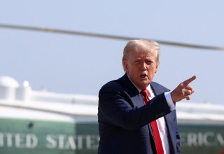 נשיא ארצות הברית דונלד טראמפ בצאתו לביקור בסקוטלנד (צילום: רויטרס)