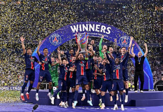 שחקני פ.ס.ז' חוגגגים את הזכייה בליגת האלופות 2024/25 (צילום: Aurelien Meunier - PSG)