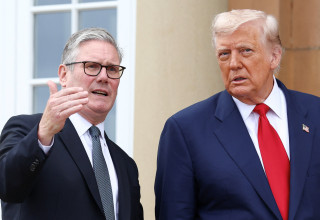 נשיא ארצות הברית דונלד טראמפ וראש ממשלת בריטניה קיר סטארמר (צילום: רויטרס)