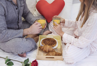 זוג, זוגיות, זוג בפיג׳מה (צילום: אינגאימג')